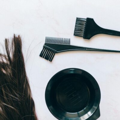 Para quem tem couro cabeludo sensível, a coloração sem amônia oferece uma alternativa segura e eficaz para tingir os cabelos