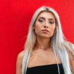 Para ter um Loiro Platinado Saudável com fios brancos sem quebra, é fundamental investir em um processo de descoloração profi