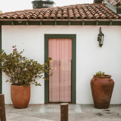 Para Tendências de Cores para o Inverno 2026: Tons terrosos e acobreados, a estação será marcada por uma paleta que evoca aco