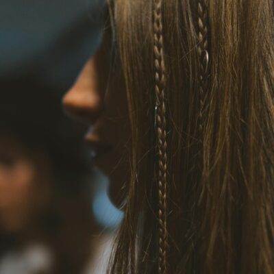 Para Tranças Box Braids, as fibras mais comuns são Kanekalon, Jumbo e X-Pression. Elas duram de 1 a 3 meses, dependendo da su