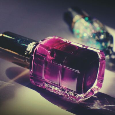 A Fascinante História do Esmalte de Unhas: Origem Milenar e Curiosidades Imperdíveis — a história do esmalte de unhas origem