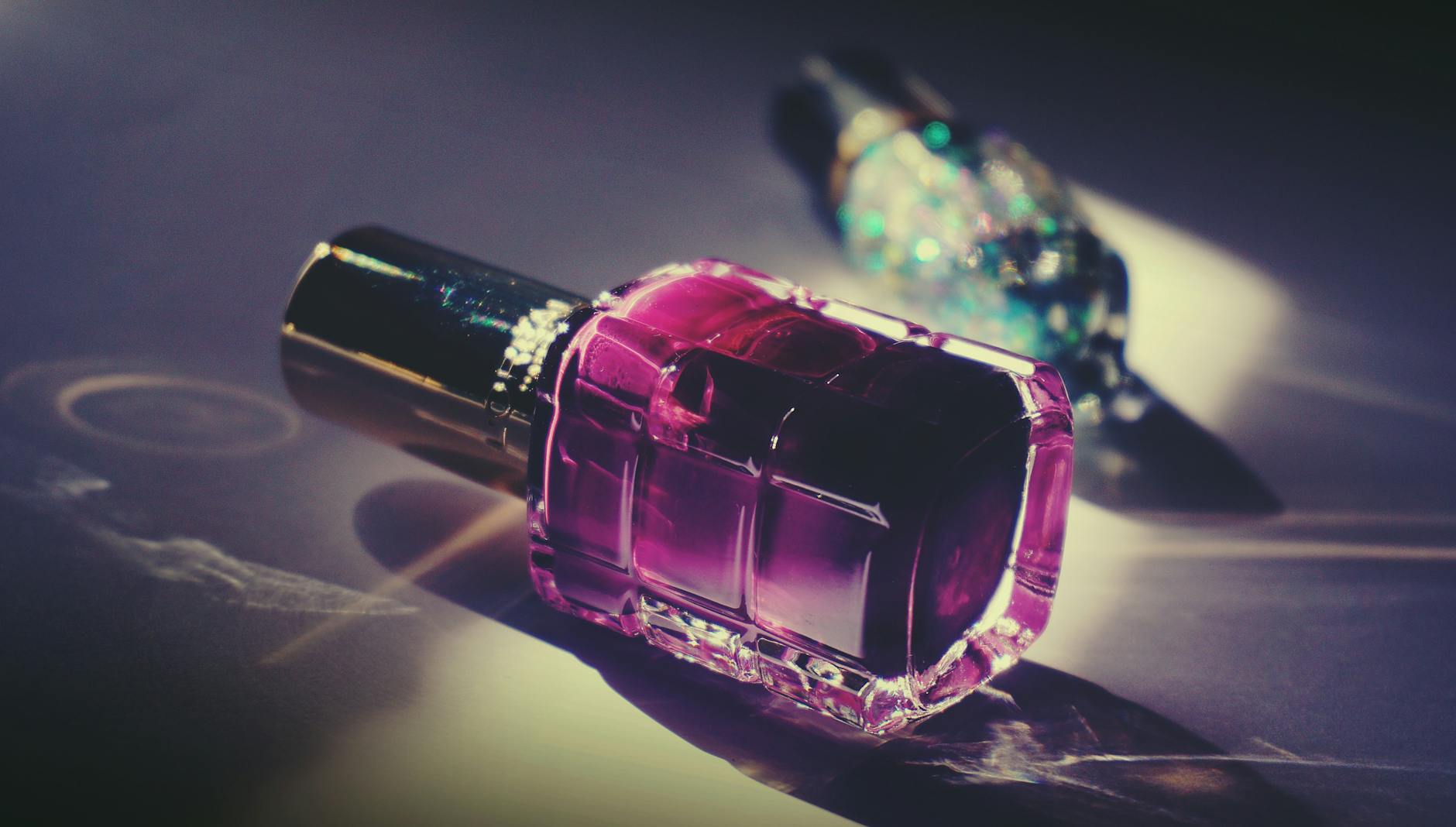 A Fascinante História do Esmalte de Unhas: Origem Milenar e Curiosidades Imperdíveis — a história do esmalte de unhas origem