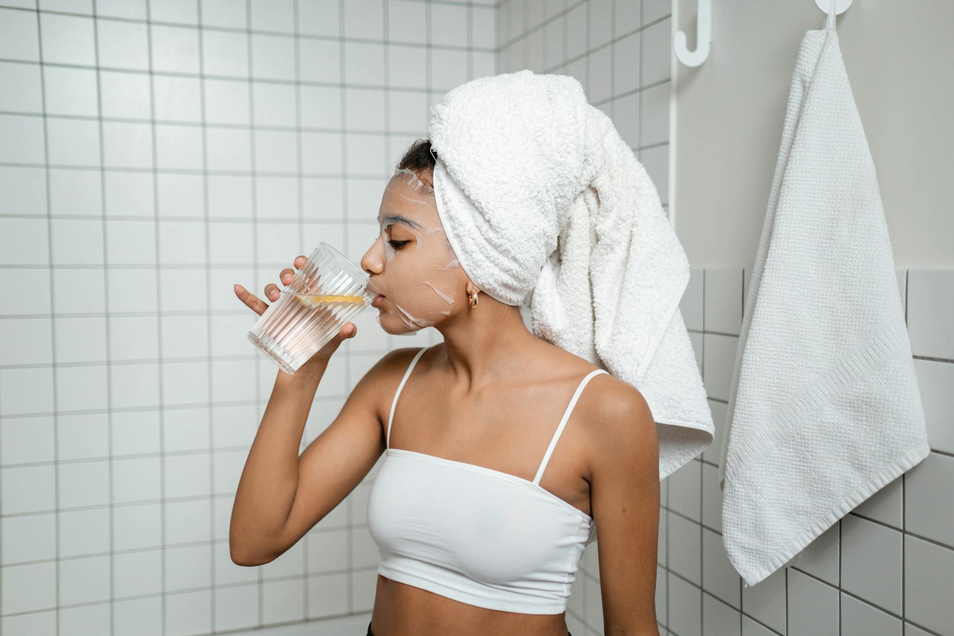 O Segredo da Pele Radiante: Como a Hidratação Transforma Sua Beleza Natural — como a hidratação influencia na beleza da pele