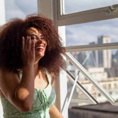 Desvende os Segredos: Como Acabar com o Frizz no Cabelo Cacheado e Ter Cachos Definidos — como acabar com o frizz no cabelo c