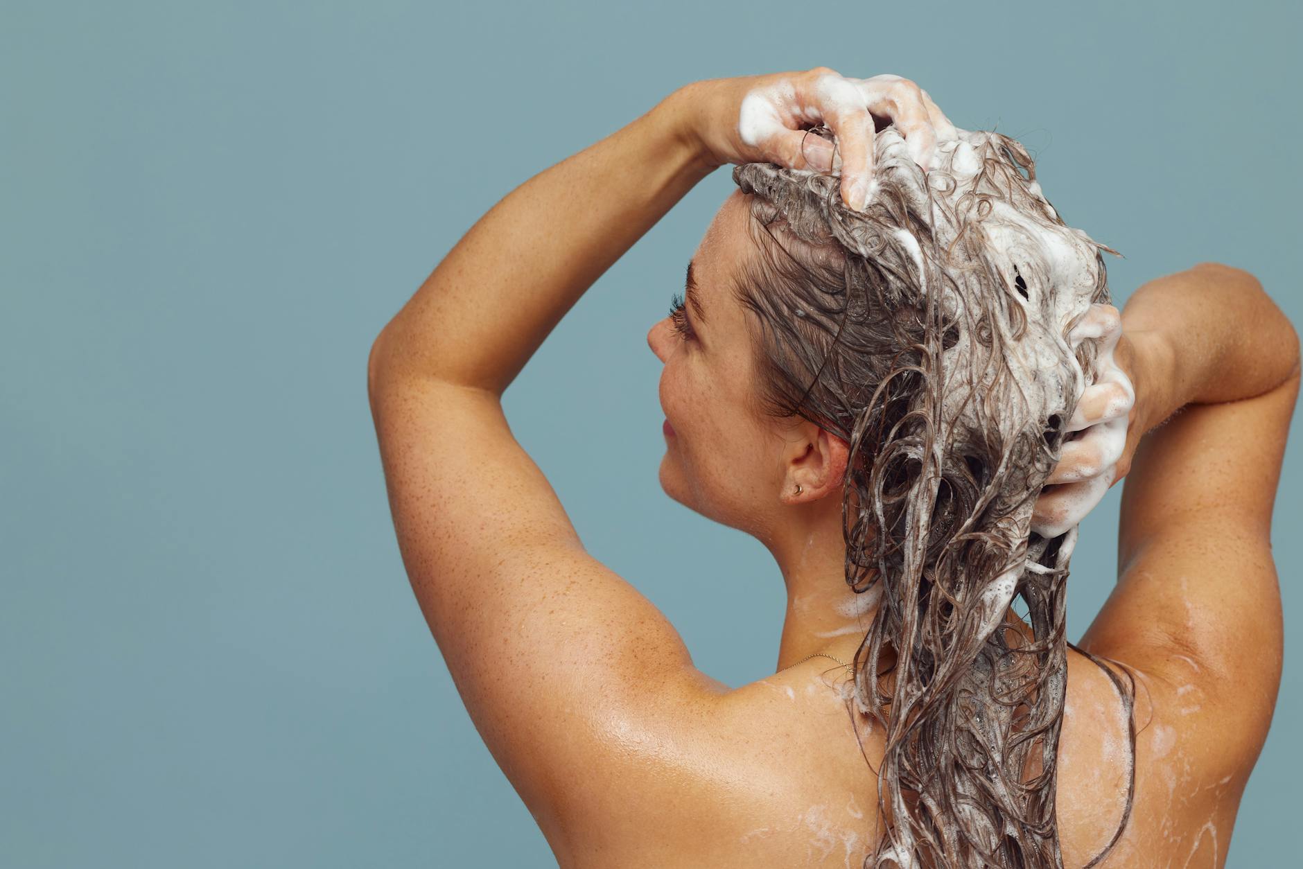 Guia Definitivo: Como Lavar o Cabelo Corretamente para Não Danificar e Ter Fios Saudáveis — como lavar o cabelo corretamente