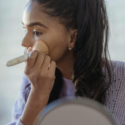 Iluminador Facial: O Guia Definitivo para um Glow Natural e Elegante — como usar iluminador facial sem exagerar | Mais beleza