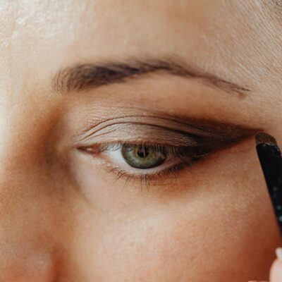 Maquiagem para Olhos Pequenos: O Guia Definitivo para Ampliar e Iluminar o Olhar — dicas de maquiagem para olhos pequenos par
