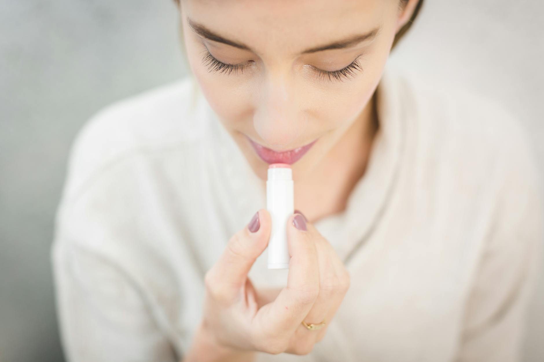 Desvende o Lip Balm Ideal: Hidratação Profunda e Duradoura para Lábios Ressecados — lip balm que realmente hidrata os lábios