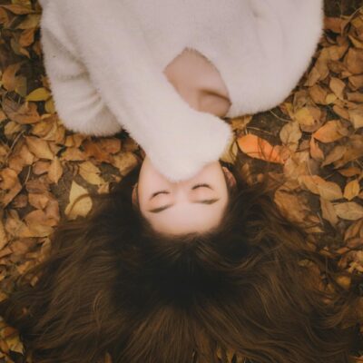 Queda de Cabelo Sazonal: Entenda Por Que Seu Cabelo Cai Mais em Certas Épocas do Ano e Como Agir — por que o cabelo cai mais