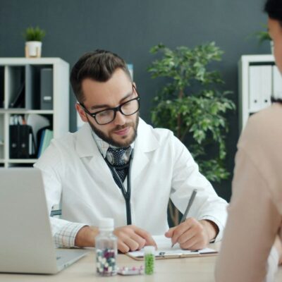 Médico de joelho